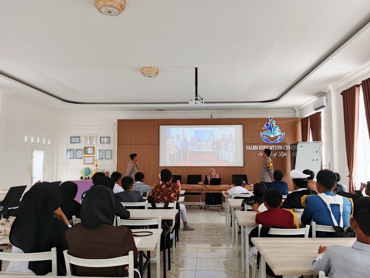 Kapolsek Lubuklinggau Utara I Gelar Sosialisasi Pencegahan Bullying di Sekolah Alam Insan Mulia