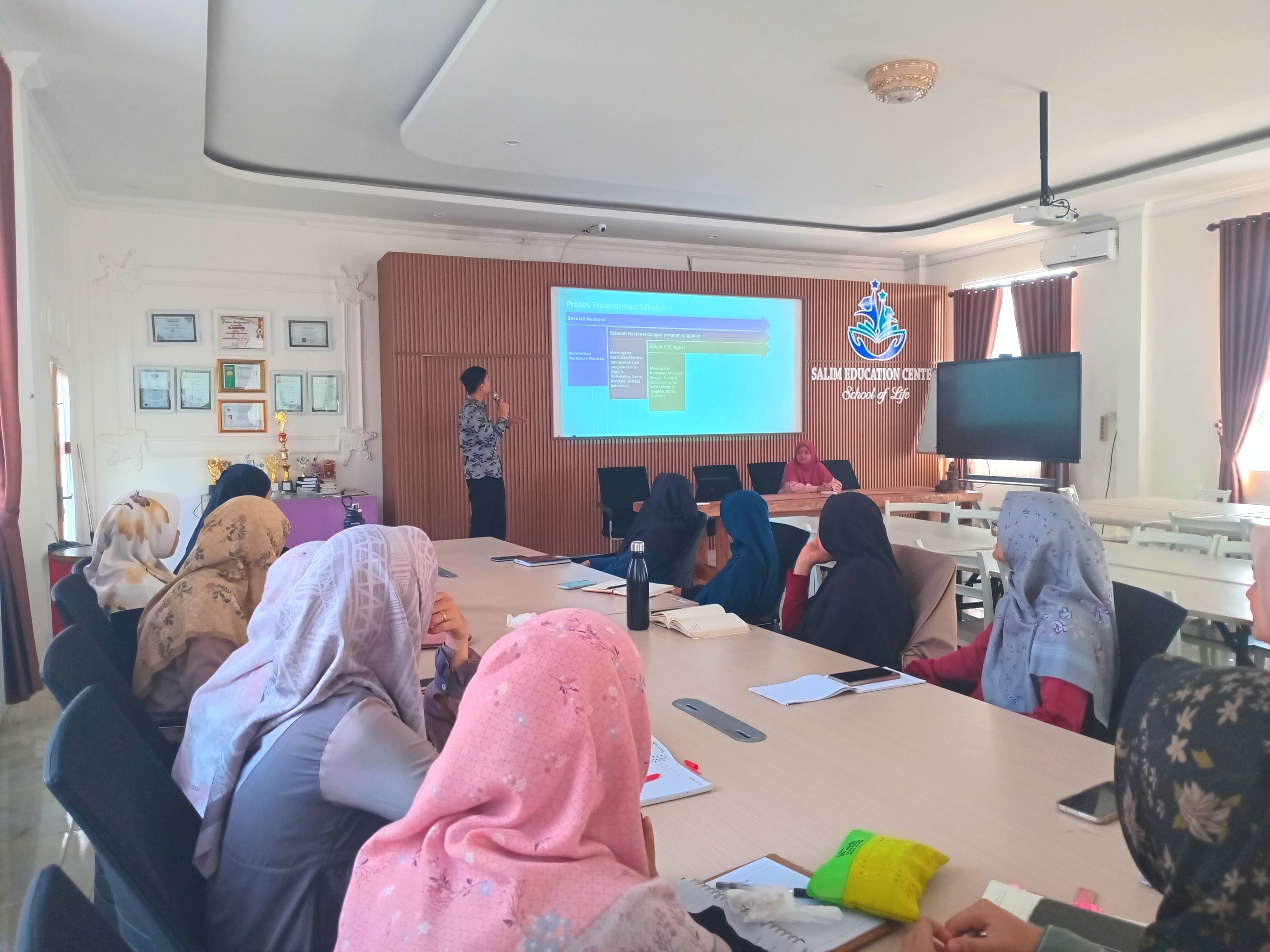 Kedatangan Tim Mentari, Guru SALIM Dapat Sosialisasi Pembelajaran Interaktif